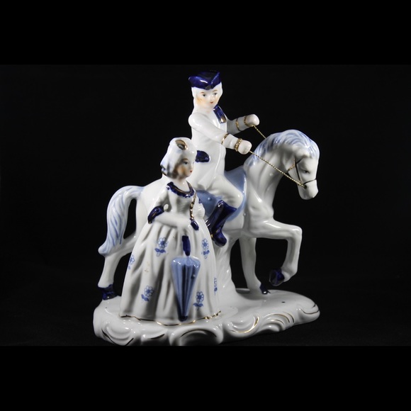 Vintage Porcelain Figurine - Picture 2 of 2